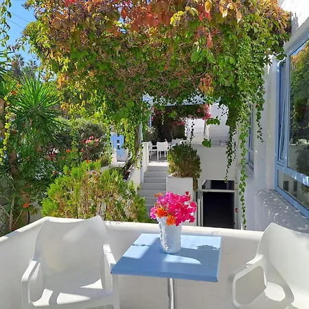 Stratos & Ξενοδοχείο με διαμερίσματα 4*