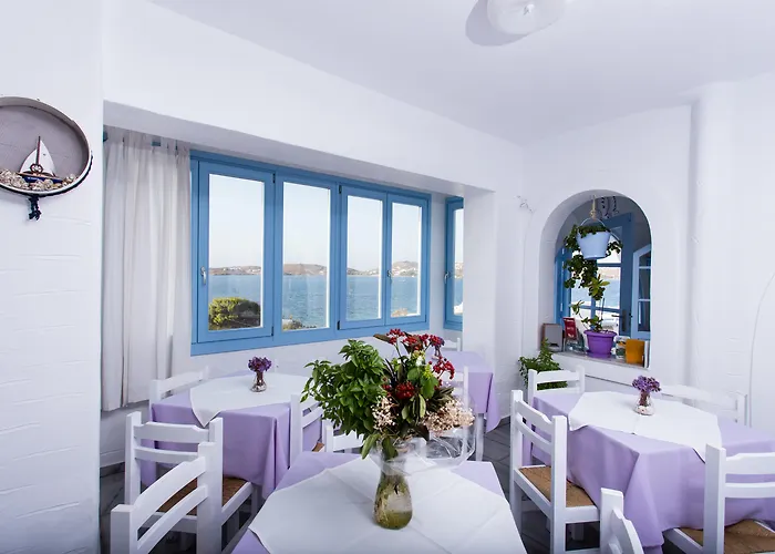 Stratos & Aparthotel Parikia (Paros)