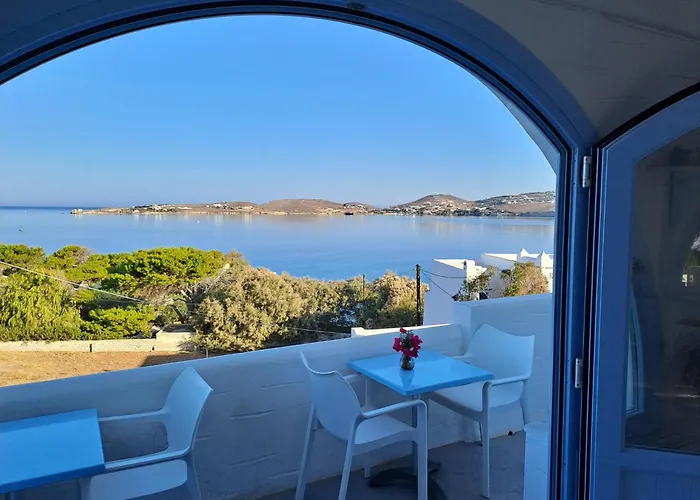 Stratos & 4* Parikia (Paros)