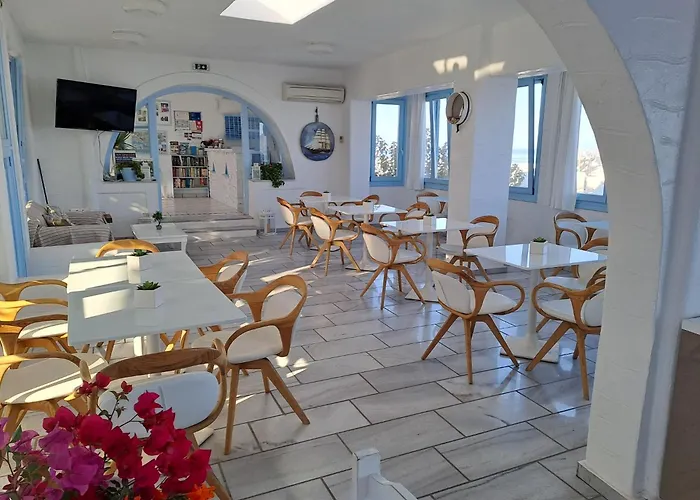 Stratos & 4* Parikia (Paros)