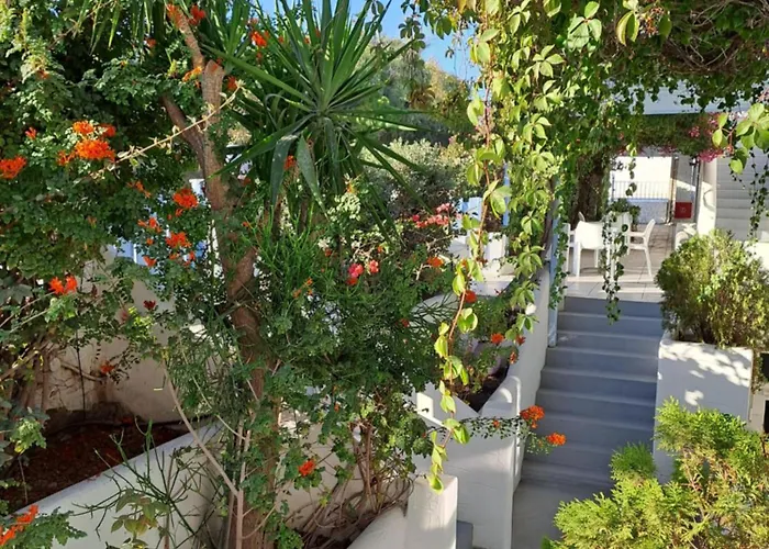 Stratos & Aparthotel Parikia (Paros)