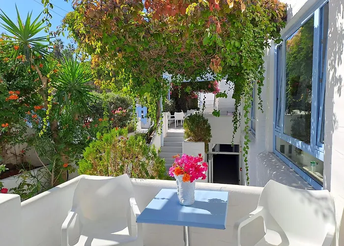 Stratos & Aparthotel 4*