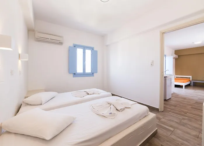 Stratos & Aparthotel 4*