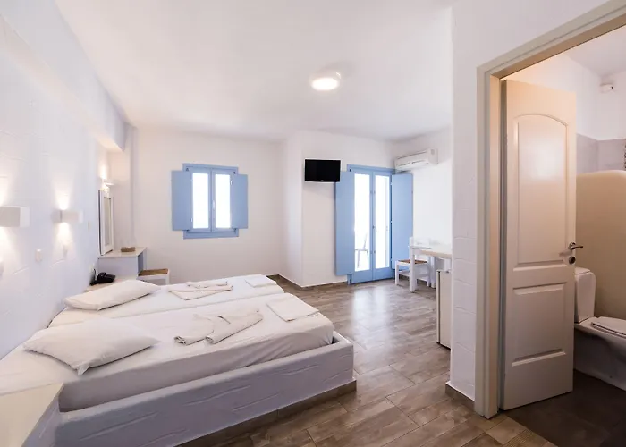 Stratos & 4* Parikia (Paros)