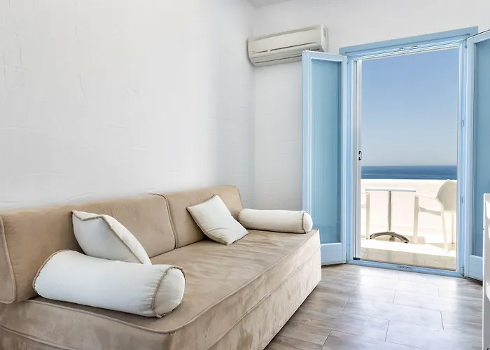 Stratos & Aparthotel 4*