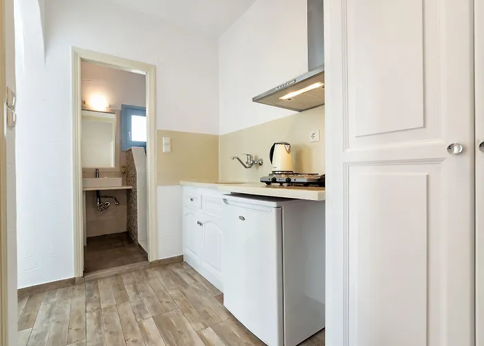 Stratos & Aparthotel 4*