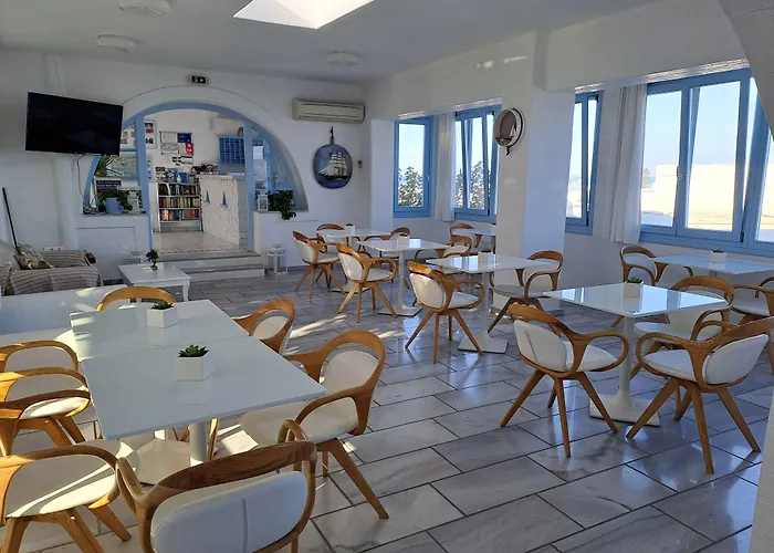 Stratos & 4* Parikia (Paros)