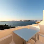 Aparthotel Stratos & 4*