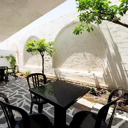 Aparthotel Stratos & 3*