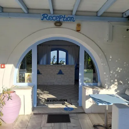 Stratos & Aparthotel Parikia (Paros)