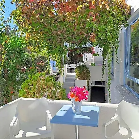 Stratos & Apartmanhotel