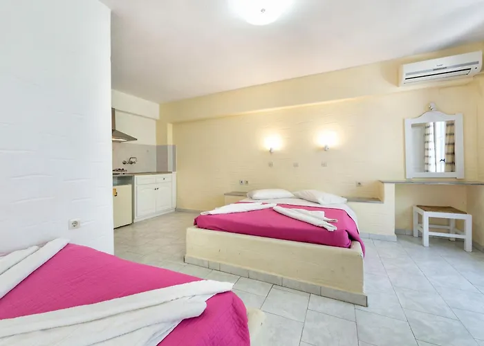 Stratos & Lägenhetshotell 4*