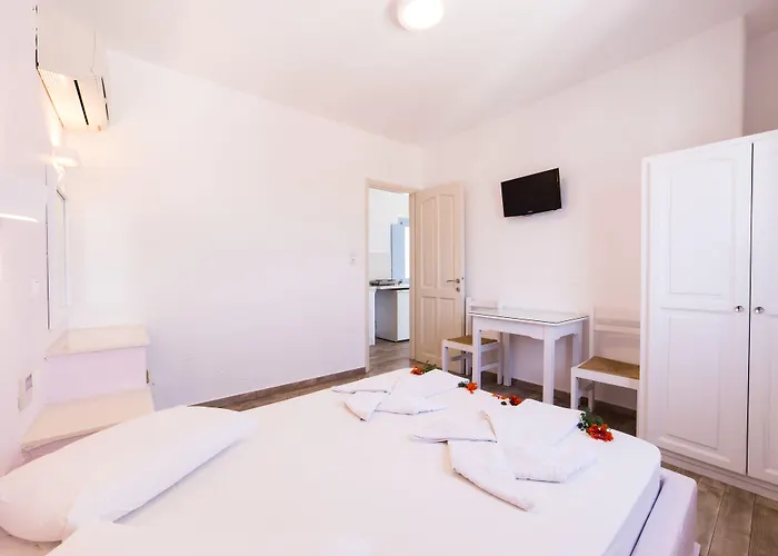 Stratos & Lägenhetshotell 4*